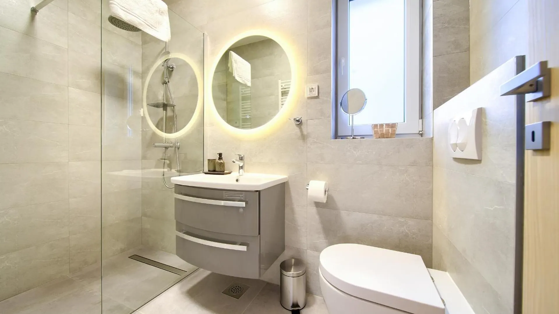 Villa - Bellissima Malinska With Private Heated Pool And Table Tennis - Smart Tv Croatia